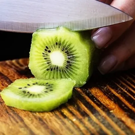 Как киви улучшает кожу при ежедневном употреблении