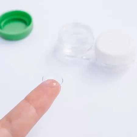 Опасности сна в контактных линзах