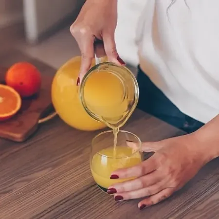 Опасности соковой диеты и липосакции