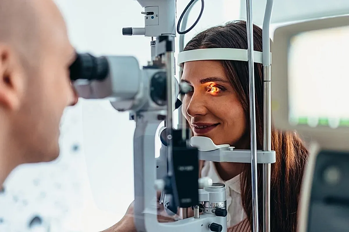 Косоглазие у взрослых: причины и лечение