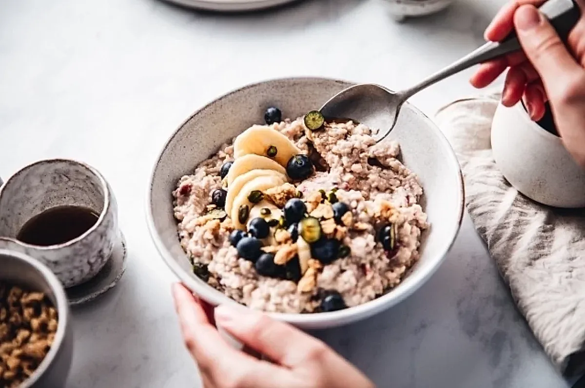 Влияние режима питания и гормонов на утренний голод