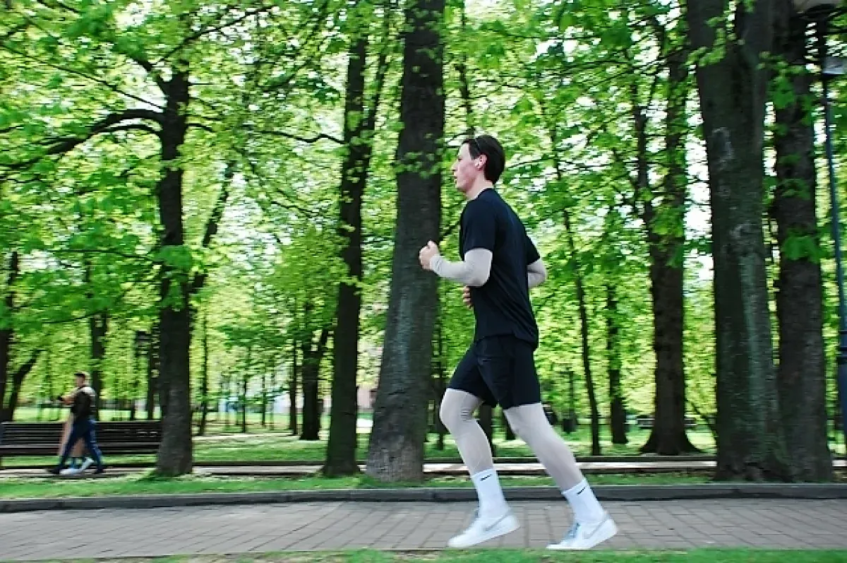 Боль в колене после пробежки: симптомы и рекомендации