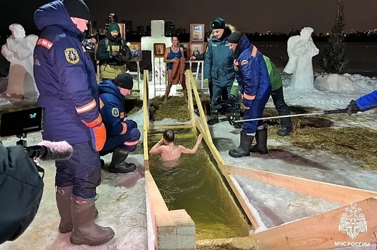 Опасности купания в проруби и контактные линзы